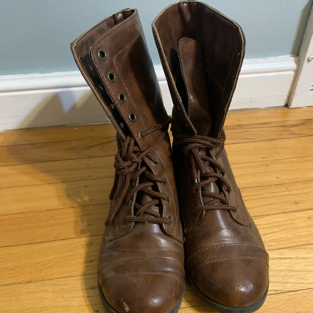 Combat boots